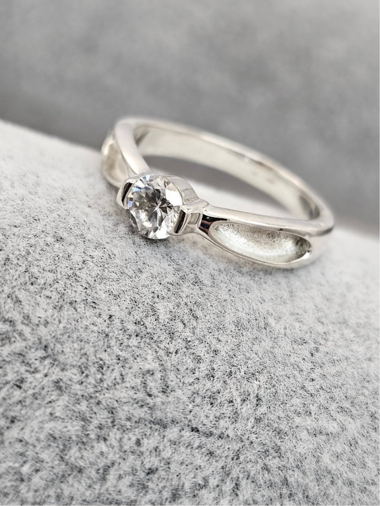 Solitare CZ Ring