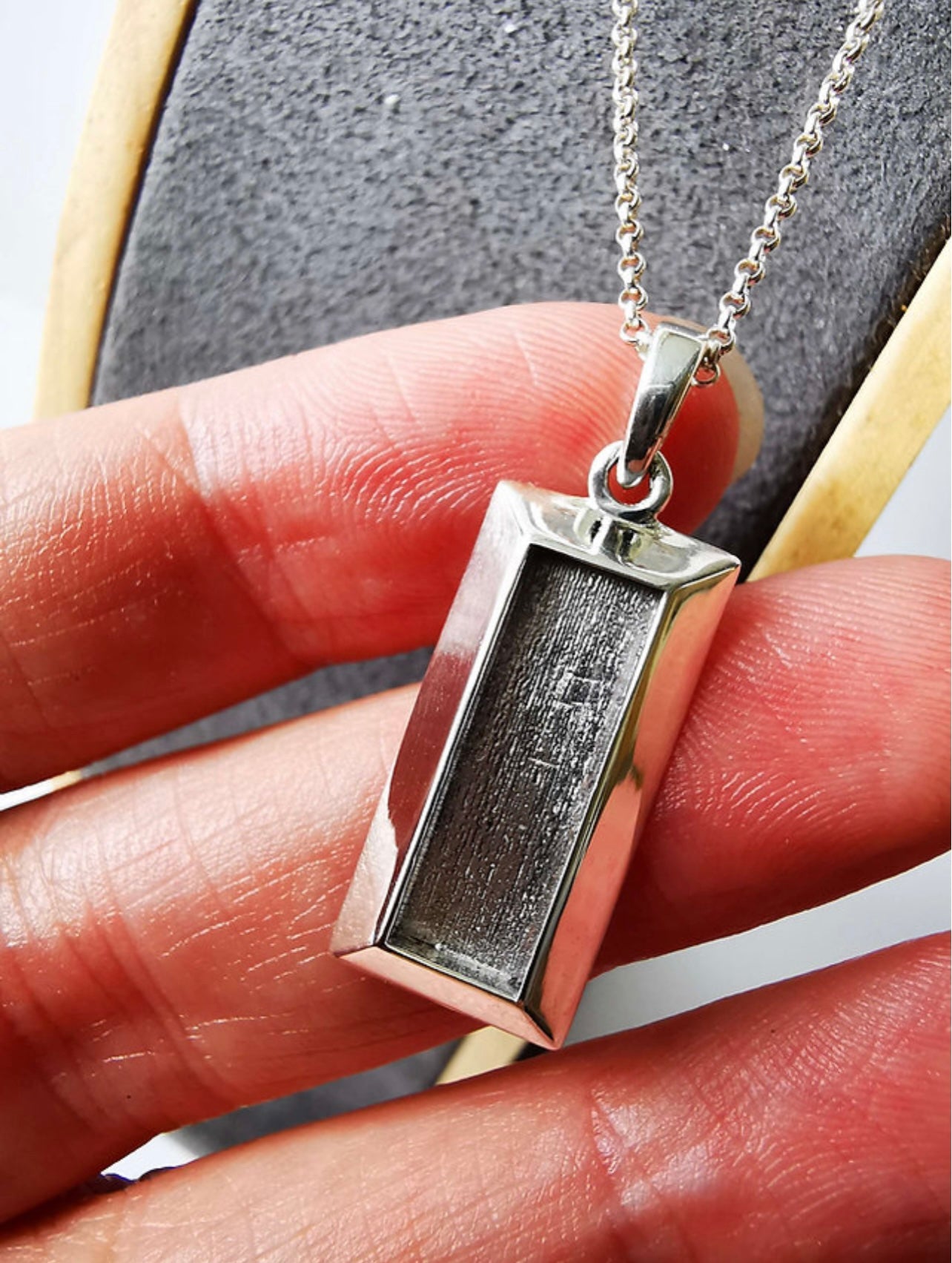 Bar pendant