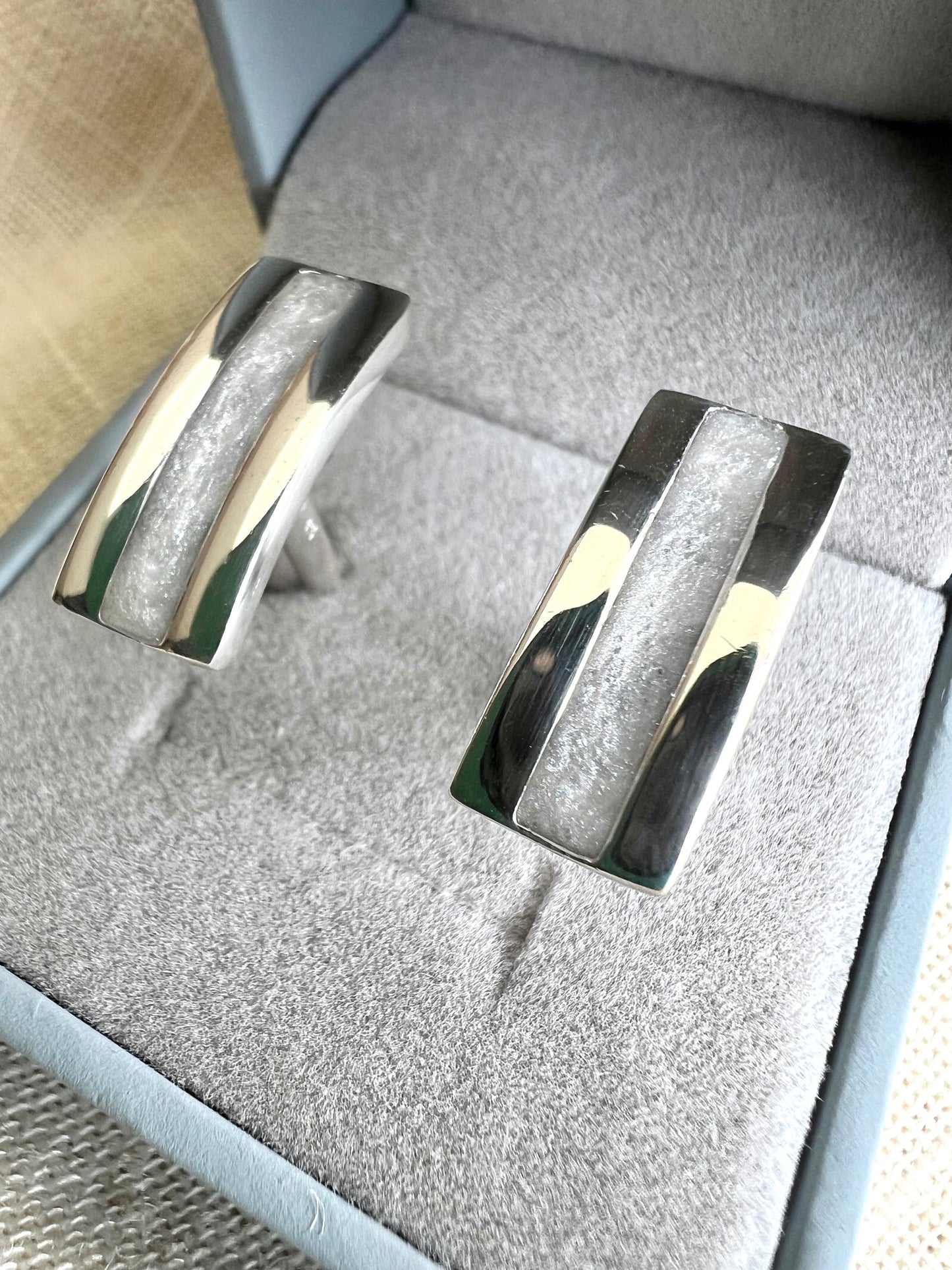 Channel cufflinks