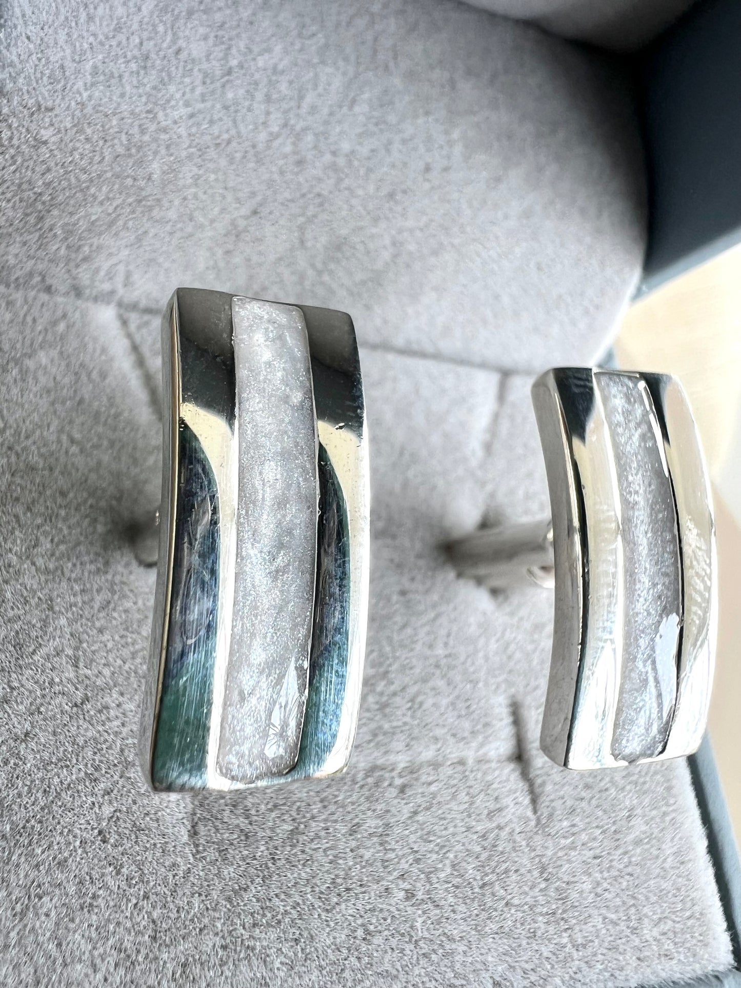 Channel cufflinks