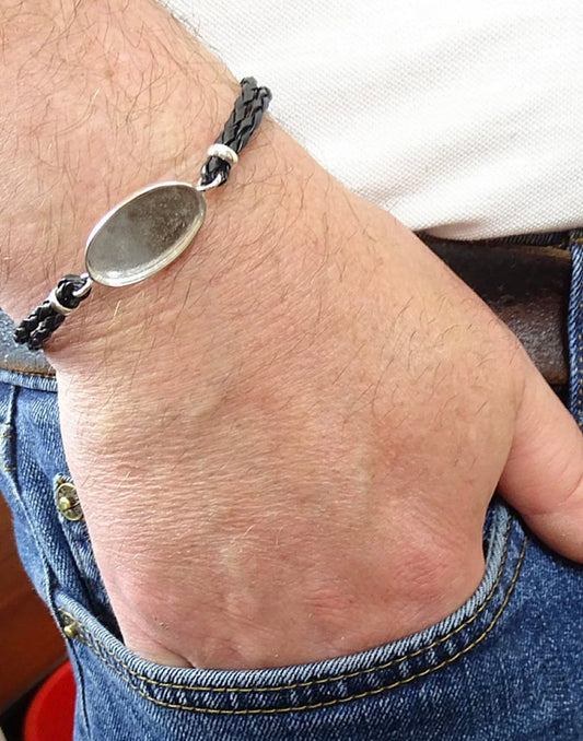 Oval leather bracelet