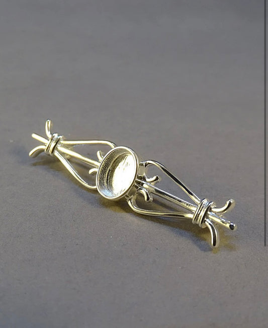 Classic Bar Brooch